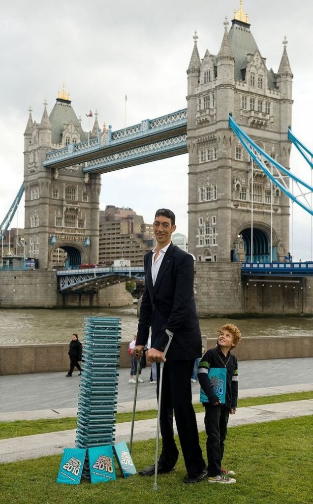 BRITAIN-TURKEY-GUINNESS-RECORD-TALL