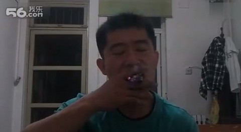 chinese-man-smoking-triks02