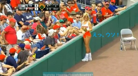 hooters-ballgirl-picks-up02