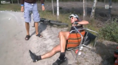 cyclist-gets-cramps02