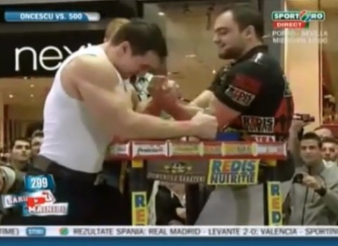 armwrestler-vs-bodybuilder02