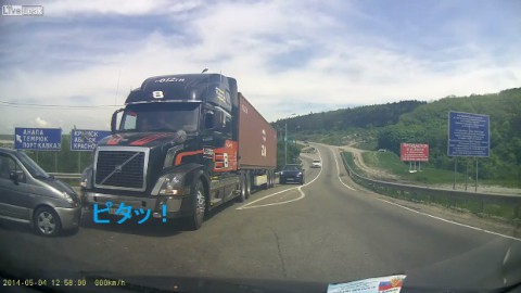 trucker-braked-suddenly02