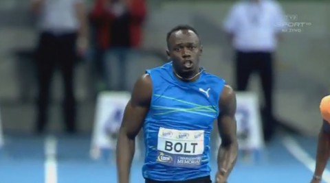 bolt-breaks-100m-indoor-record02