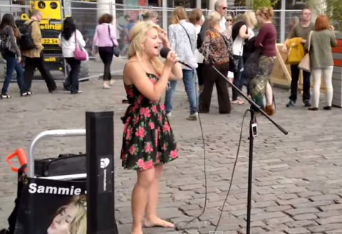 barefoot-street-performer01