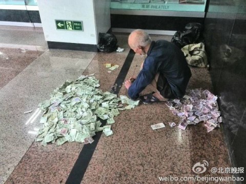 chinese-beggar-really-earns02