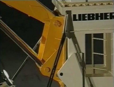 liebherr-excavator-climbs03