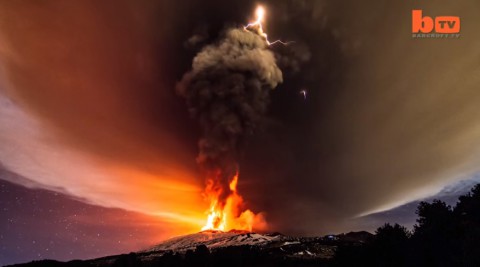 mount-etna-erupts03