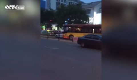 chinese-bus-driver-intentionally-hits-car02