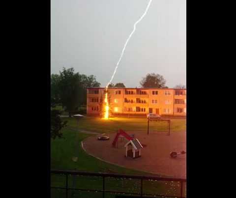 lightning-strike-in-sweden02
