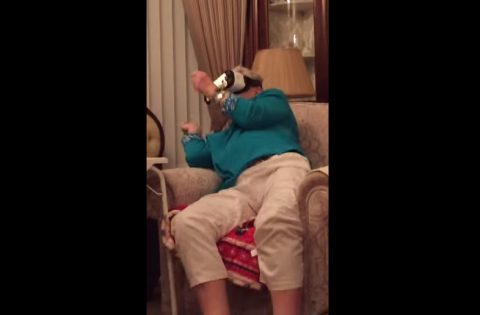 grandmother-tries-virtual-reality02