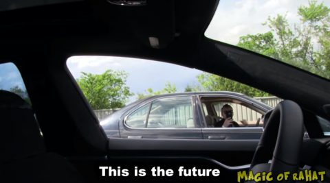 invisible-driver-prank-in-tesla03