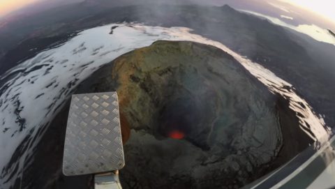 wingsuit-flight-over-an-active-volcano02