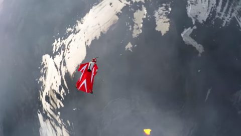 wingsuit-flight-over-an-active-volcano03