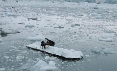 pianist-ludovico-einaudi-on-the-arctic-Ocean02