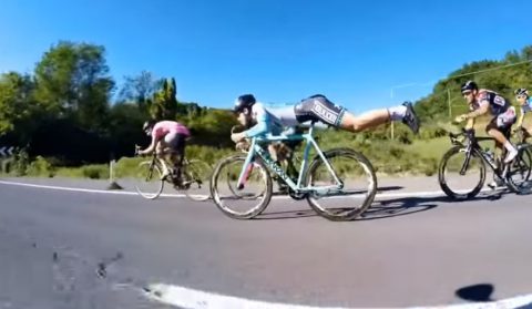 skilful-cyclist-rides-like-superman02