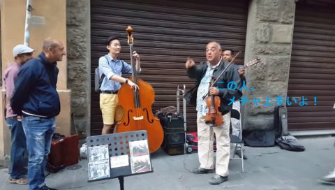 contrabass-player-impromptu-in-italy02