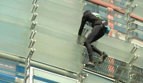 french-spiderman-climbs-38-storey-tower02